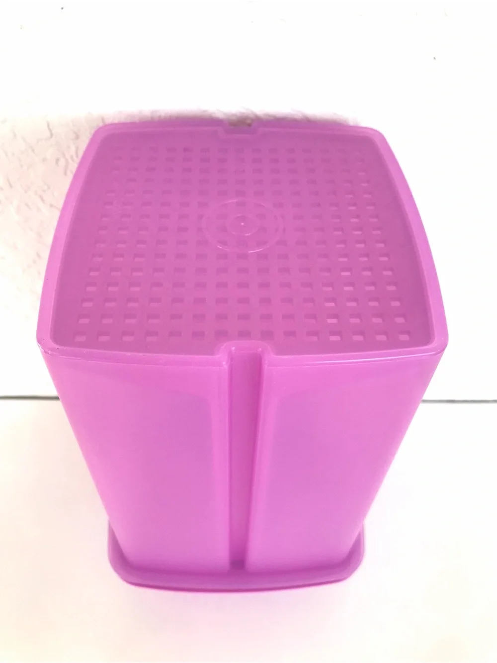 Purple Tupperware Large Pick-A-Deli Pickle Olive Keeper Holder Canister 1562-1